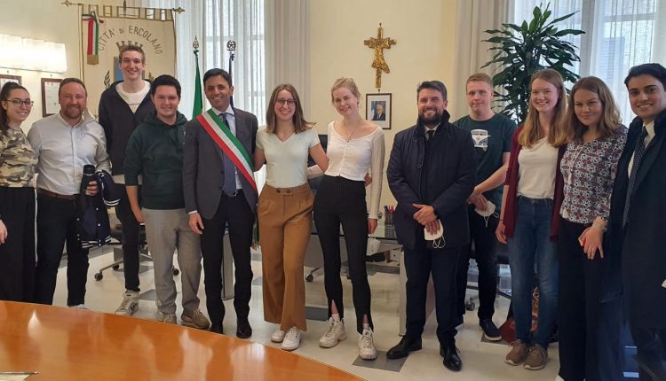 A Ercolano, il sindaco Buonajuto incontra i ragazzi della Ludwig Windthorst Foundation: studiano la rinascita della città dal buio della camorra alla luce della cultura