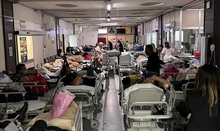 L’EMERGENZA SANITARIA A NAPOLI – I medici del pronto soccorso Cardarelli minacciano le dimissioni 