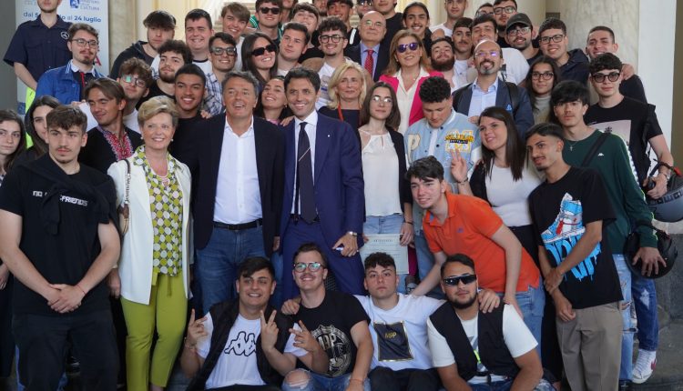 IL PATTO PER LA LEGALITA’ – Il sindaco della città degli Scavi consegna le borse di studio agli studenti meritevoli di Ercolano, Torre del Greco e Portici insieme all’ex premier Matteo Renzi e al procuratore Cafiero de Raho