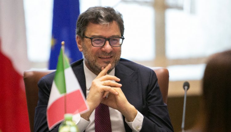 Il Mise investe 16 milioni a Nola e Pomigliano d’Arco, soddisfatto il Ministro Giorgetti