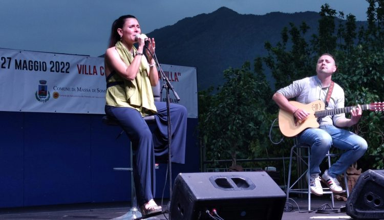 Trame e racconti chiudono la quarta edizione di Apericult, la cultura si fa in strada: a Massa di Somma: maldestro, Dario Sansone, la Uanema Swing orchestra e la magia di Flo