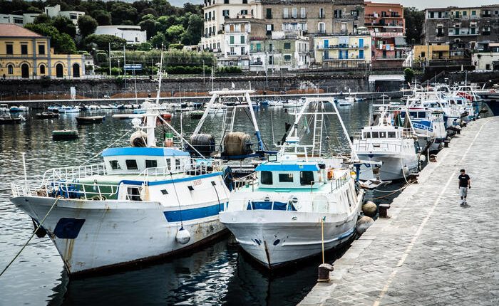 Caro gasolio, la protesta dei pescatori del Granatello di Portici mette a rischio l’approvvigionamento di pesce fresco