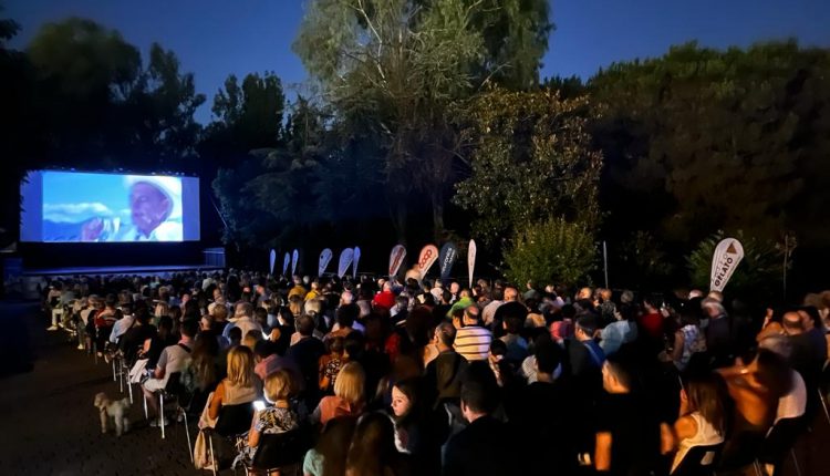 “AGORA’ SAN SEBASTIANO AL VESUVIO”: ATTESO SUL PALCO FRANCESCO CICCHELLA PRIMA DI DARE IL VIA ALLA PROGRAMMAZIONE DI AGOSTO CON GALLO, RIVIECCIO E CIRO CERUTI. PROSEGUE ANCHE IL GRANDE CINEMA TRA CULT, OSPITI E UNA RASSEGNA SU PASOLINI