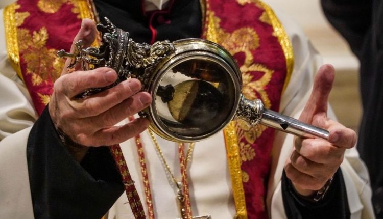 IL MIRACOLO E’ FATTO – Ieri per la terza volta si è sciolto il Sangue di San Gennaro