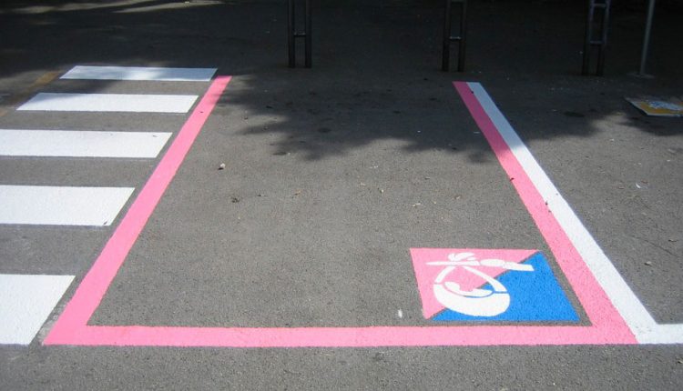 Finanziata la richiesta della Polizia locale per istituire parcheggi riservati a donne incinte e disabili