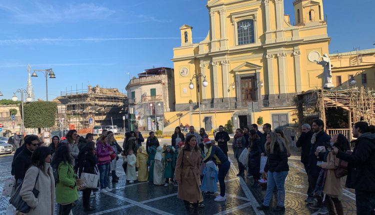 Il Natale Speciale della Scuola la Torre di Babele: per le strade della città con canzoni e messaggi di pace