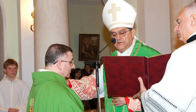 A Torre del Greco, sequestrano parroco e rubano dalla chiesa mille euro