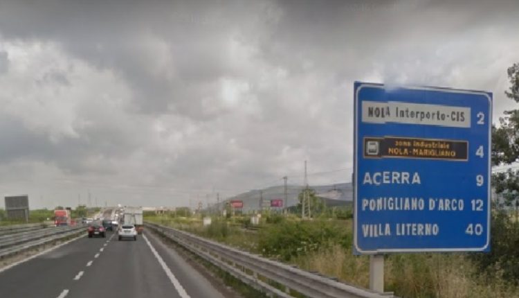 La strada delle industrie, diventata gruviera: l’appello di centinaia di lavoratori che tutti i giorni percorrono la Nola-Marigliano