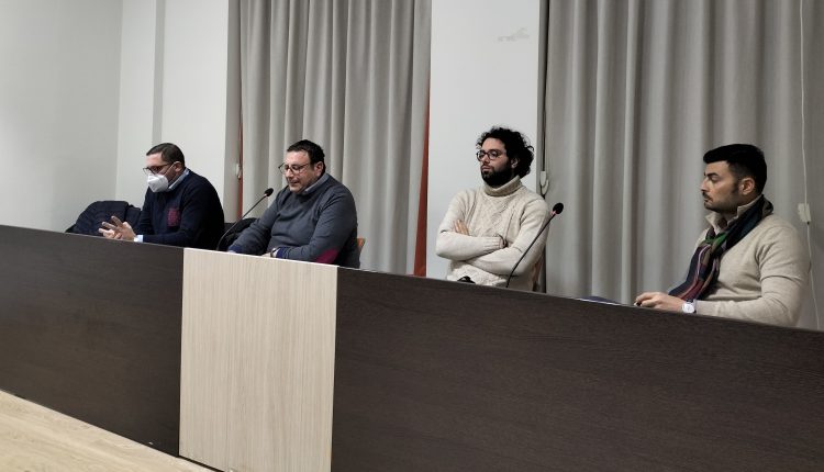 CRISI POLITICA A VOLLA – Al prossimo consiglio comunale l’ennesima resa dei conti? FreeVolla alla conferenza stampa dell’opposizione, Ricciardi a cena col sindaco