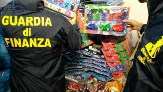 A Napoli e nell’hinterland, sequestrati oltre 12mila giocattoli per la festa della Befana
