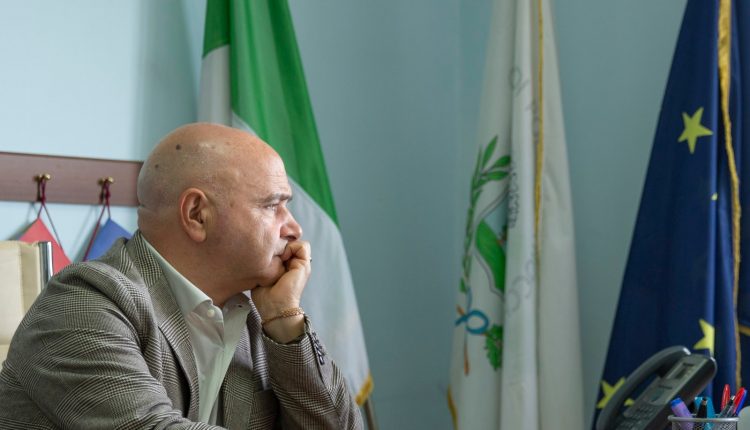 La legge sui sottotetti in Regione Campania, il sindaco di Pollena Trocchia Carlo Esposito: “Da applicare anche nei comuni della cosiddetta zona rossa”