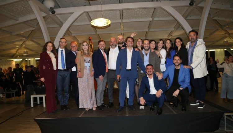 VERSO IL VOTO A POLLENA TROCCHIA – Pasquale Fiorillo al Castello Santa Caterina presenta la sua squadra, più di settecento persone per il party di apertura della campagna elettorale