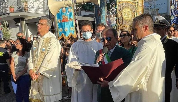 Sant’Anastasia, il sindaco Carmine Esposito: «Lunedì in Albis senza abusivi, è il giorno dei fujenti e della Madonna dell’Arco»