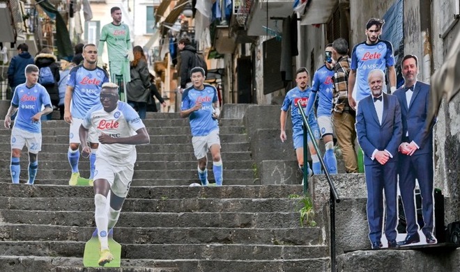 A Napoli tra i cartonati dei calciatori anche Carmine Furgiero, il boss arrestato ai Quartieri Spagnoli