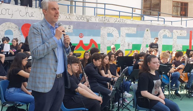 A San Giorgio a Cremano: “La scuola dei murales”, inaugurata l’opera realizzata da oltre 200 studenti e dagli artisti di Inward