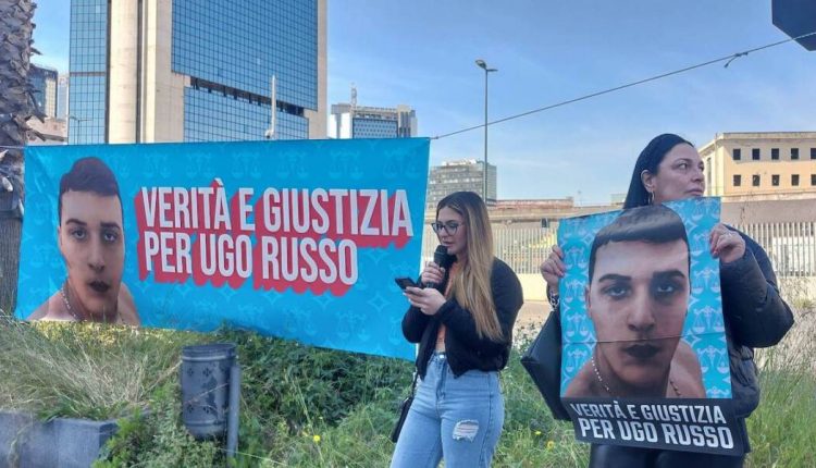 Omicidio Ugo Russo, a processo il carabiniere. La mamma della vittima sviene in aula