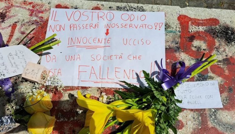 Lo ammazzano di botte in pieno centro: Frederick Akwasi Adofo muore a 43 anni per mano del branco