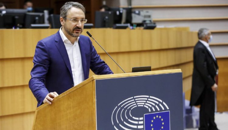 Circumvesuviana, l’europarlamentare Piernicola Pedicini (MET): “Azzerare il management e commissariare Eav”