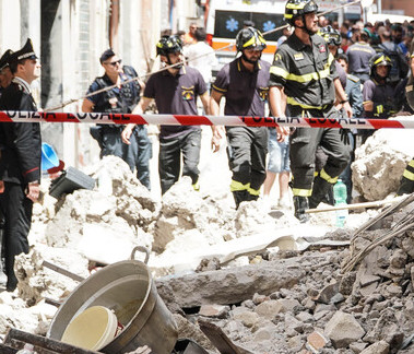 Palazzo crollato a Torre del Greco: istituita unità mobile dei vigili del fuoco
