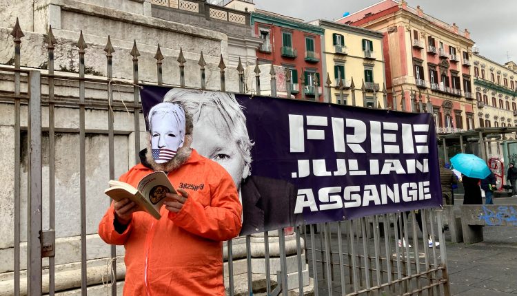 Juliane Assange: Napoli prima città d’Italia a conferirgli la cittadinanza onoraria