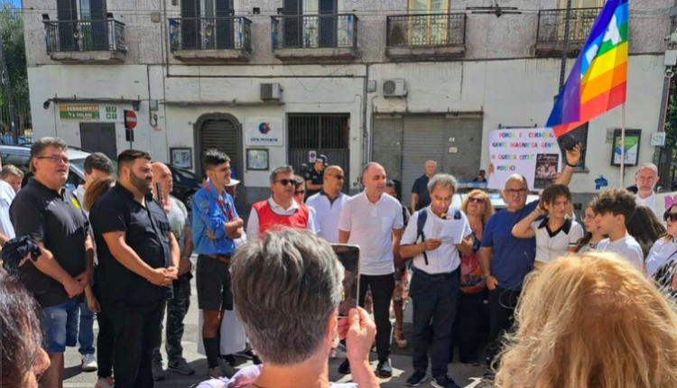 “No ad armi e violenza”, fedeli e sacerdoti in corteo a Portici