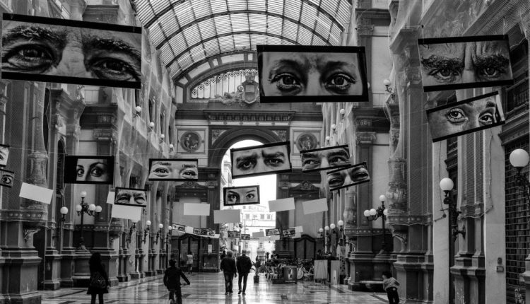 “Ciò che vedo e ciò che resta”, la mostra fotografica di Emilio Porcaro con “caperitivo” alla Salumeria Upnea