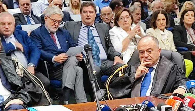 Il presidente del tribunale di Napoli Elisabetta Garzo proclama l’immissione in ruolo del nuovo procuratore di Napoli Nicola Gratteri