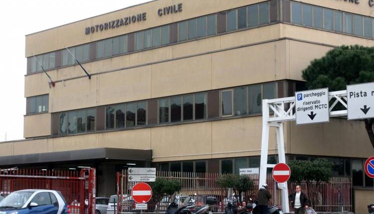 Martedì la protesta delle scuole guida contro la riduzione degli esami : corteo alla Motorizzazione