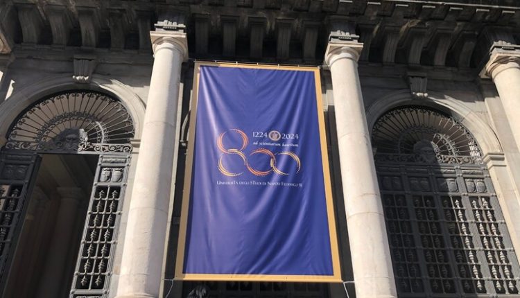 800 ANNI DI FEDERICO II – Inaugurazione dell’anno accademico col Presidente Mattarella e l’inno nazionale cantato da Andrea Bocelli