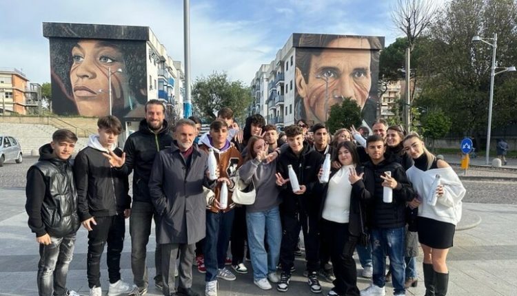 A Scampia la campagna di raccolta della plastica #Prendi3NI, col progetto EAV e l’associazione N’SeaYet
