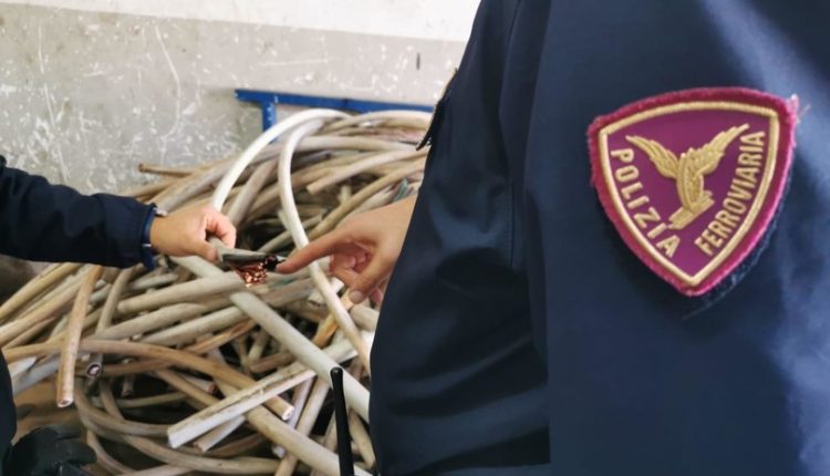 OPERAZIONE ORO ROSSO – Sequestrati oltre 3500 chili di rame, 700 batterie e 15mila chili di alluminio: 3 denunciati