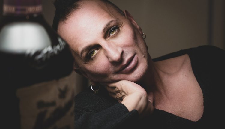 MALEDETTO CASAMALE – L’artista Fabio Fiorillo aggredito da bulli nel suo Casamale: mobilitiamoci!