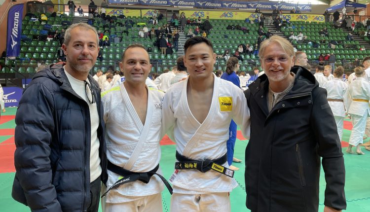 250 giovani atleti di judo provenienti da tutta Italia e il campione olimpico giapponese, Masashi Ebinuma al Palaveliero di San Giorgio a Cremano