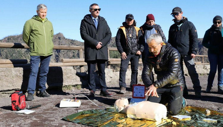 Parco Nazionale del Vesuvio, ecco sette defibrillatori: “Sicurezza e benessere dei visitatori sono priorità assolute”