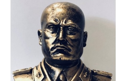 Busto di Mussolini al Cardarelli: direzione ospedale apre indagine interna