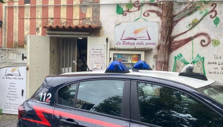 A San Giorgio a Cremano, furto nella libreria “La Bottega delle Parole”,  rubati pochi spiccioli e divelto il gazebo esterno: In corso le indagini dei Carabinieri