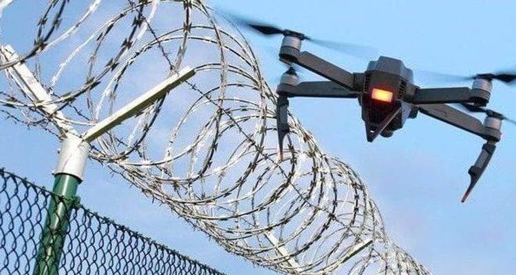 Droga e cellulari con i droni in carcere: 4 arresti, due sono napoletani