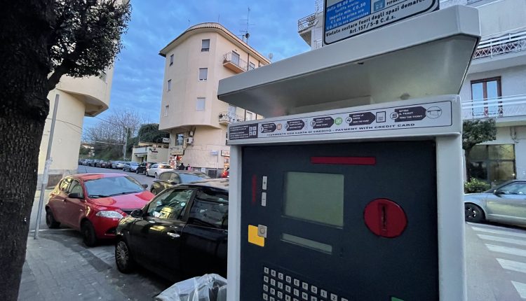 A Somma Vesuviana, strisce blu e colonnine elettriche: parte la mobilità sostenibile in città