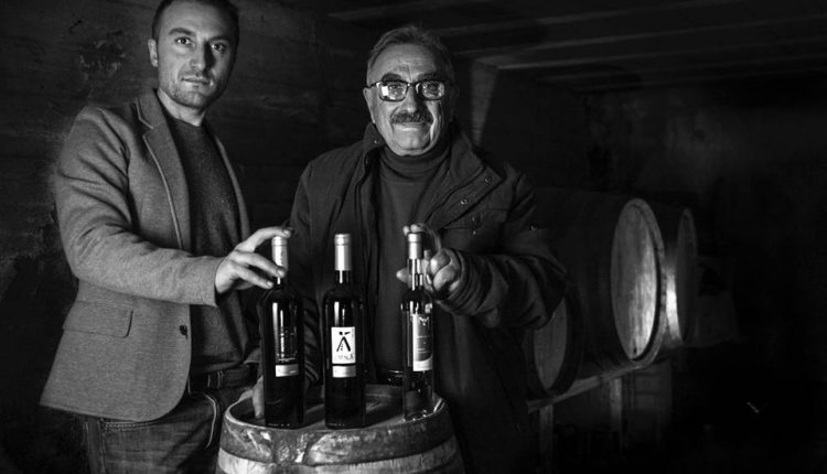 E’ morto Geppino Campanile, il professore visionario che amava il vino e la terra. Con suo figlio Nicola ha fondato Montesommavesuvio”