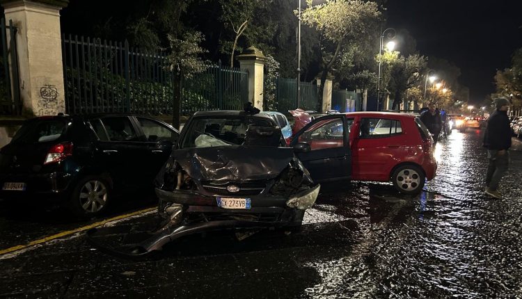 Incidente a Portici con i ladri in fuga: quattro arresti, ferita una coppia di anziani nello scontro frontale