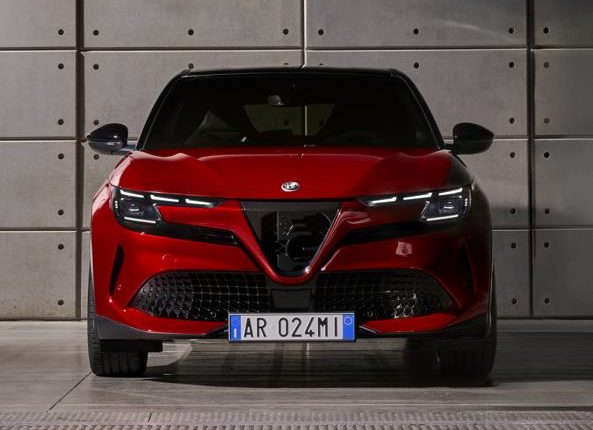 Alfa Romeo ci ripensa e cambia nome alla Milano: si chiamerà Junior il Suv compatto del Biscione