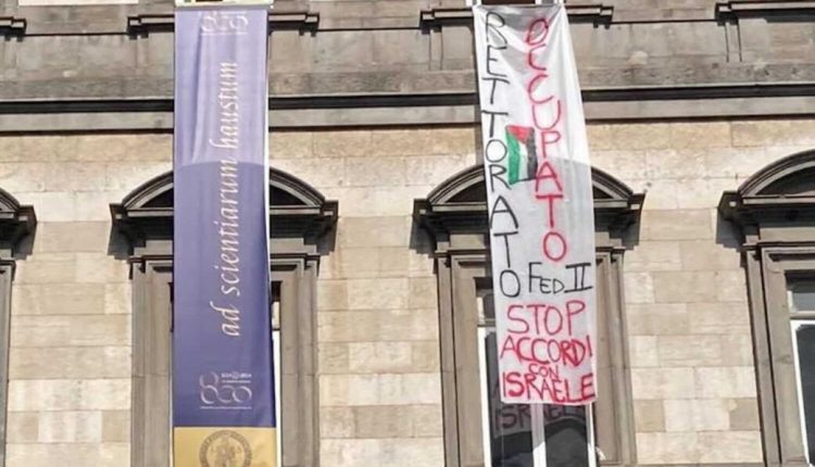 Università Federico II, di Napoli gli studenti occupano il rettorato: “Stop accordi con Israele”