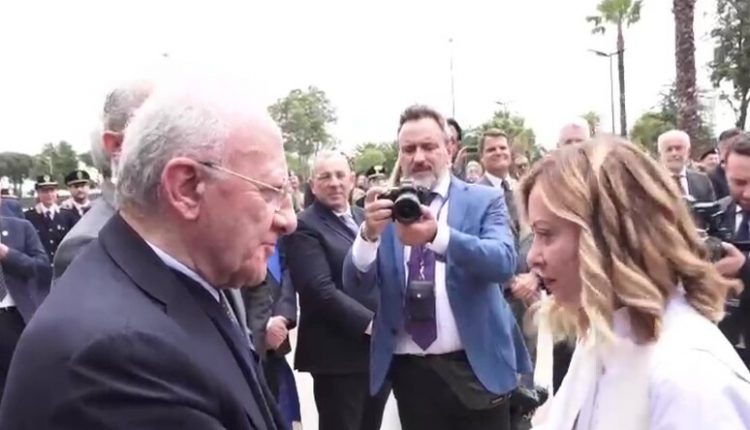 Scontro De Luca-Meloni: il Governatore dopo il silenzio parte all’attacco
