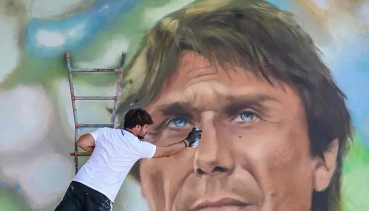 ANapoli è Conte-mania, ecco il primo murale del writer Luciano Ranieri: “Auguri di buon lavoro al mister”