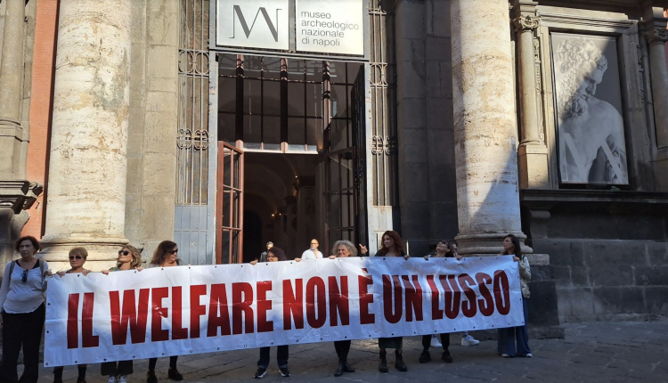 La protesta degli operatori sociali di Gesco si sposta al Museo Archeologico Nazionale di Napoli. La petizione on line lanciata da Sergio D’Angelo per sostenere gli OSS ha raggiunto in pochi giorni le 15mila firme
