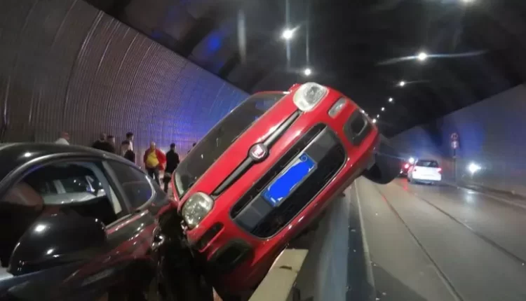 SURF IN GALLERIA CON LA PANDA ROSSA