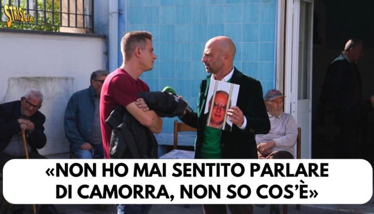 Continuano le “incursioni” di Luca Abete l’inviato di Striscia la Notizia sotto il Vesuvio. Ieri sera nostalgici e negazionisti di Raffaele Cutolo
