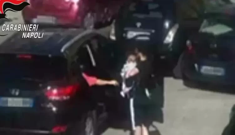 Donna spacciava con un neonato in braccio: 51 arresti dei Carabinieri tra Napoli e Salerno: le Case anziani usate per occultare droga, scomparti segreti in auto. Indagato anche un sacerdote