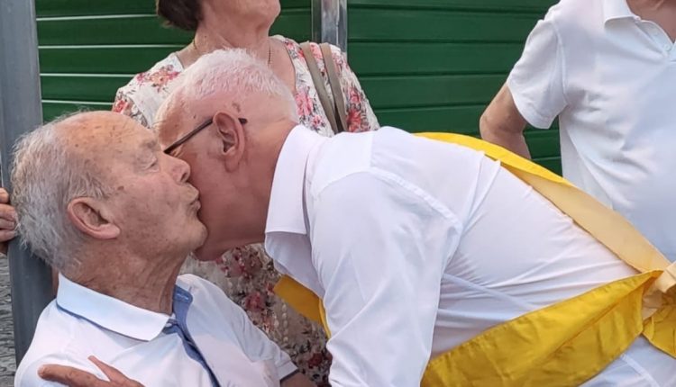 I ricordi che passano attraverso il dolore non muoiono mai: in vita, morte e miracoli di mast’Aniell’, il pittore delle piogge parigine, del Vesuvio e della sua Ventotene