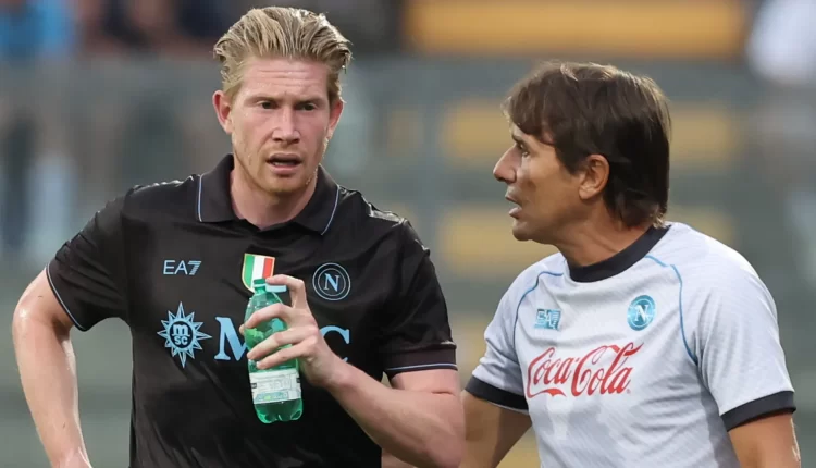 Tutto pronto per la prima di campionato: il Napoli Campione d’Italia in maglia bianca, ecco le formazioni ufficiali